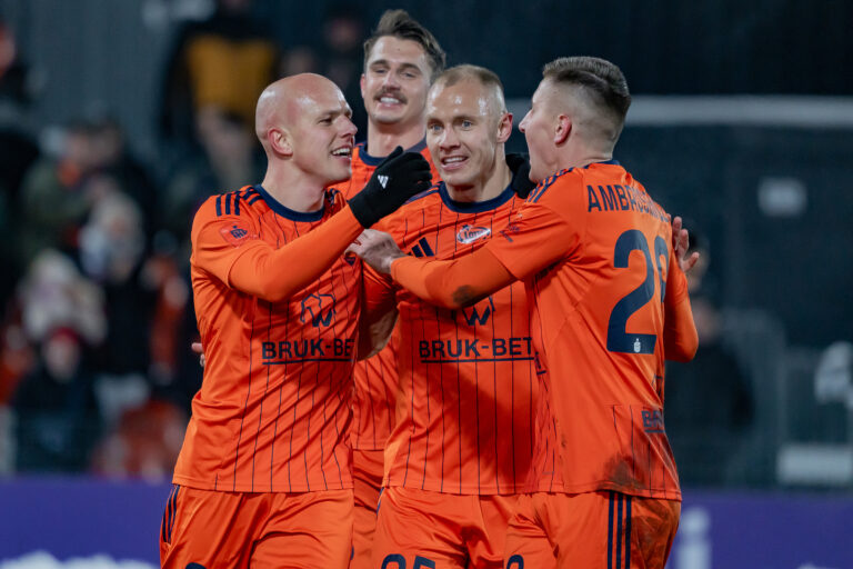 2025.11.21 Nieciecza
pilka nozna PKO Ekstraklasa sezon 2025/2026
Bruk-Bet Termalica Nieciecza - Arka Gdynia
N/z bramka gol radosc emocje cieszynka Rafal Kurzawa
Foto PressFocus

2025.11.21 Nieciecza
Football - Polish PKO Ekstraklasa season 2025/2026
Bruk-Bet Termalica Nieciecza - Arka Gdynia
bramka gol radosc emocje cieszynka Rafal Kurzawa
Credit: PressFocus