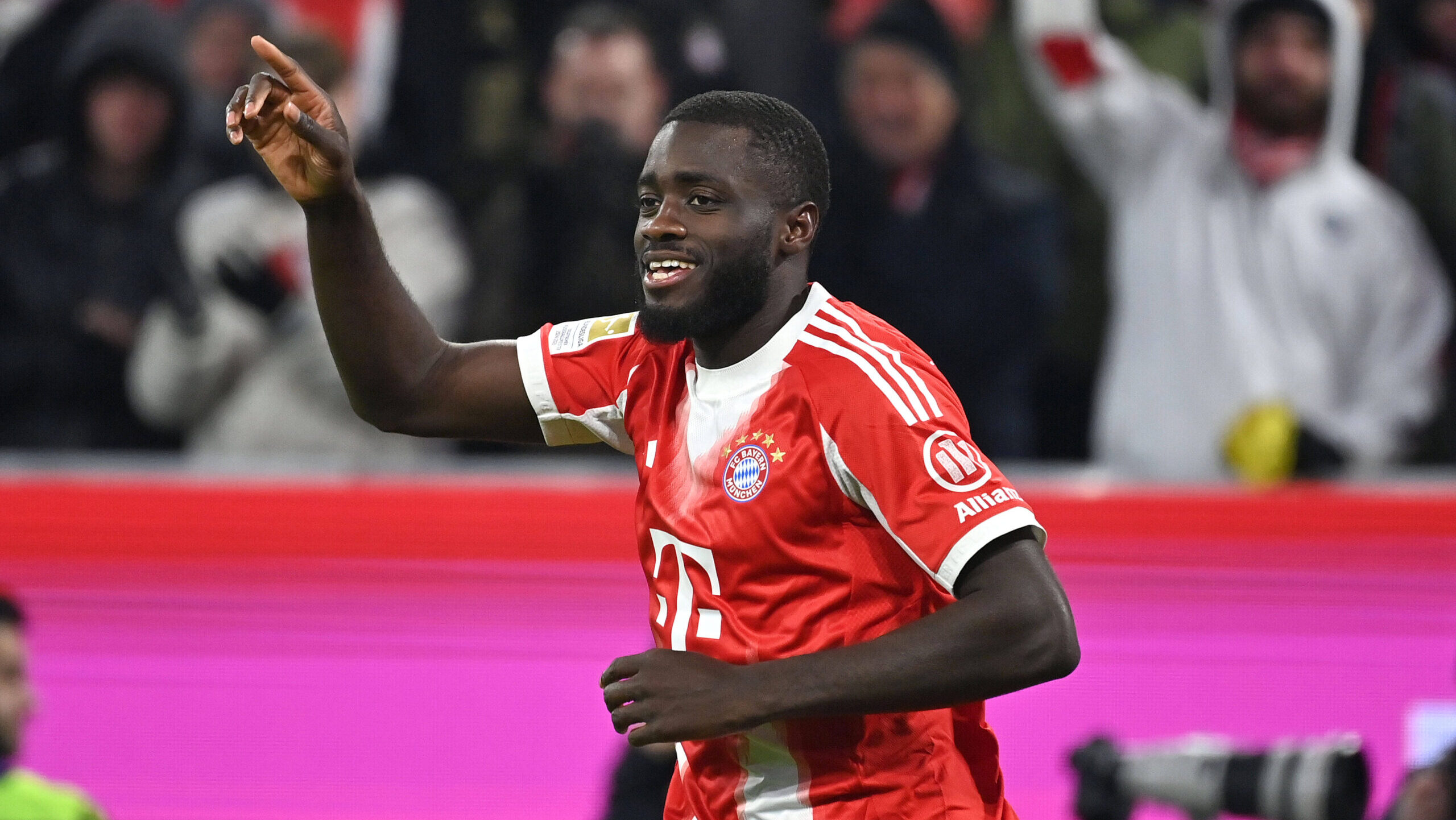 Torjubel Dayot UPAMECANO Bayern Muenchen nach Tor zum 3-2 , Jubel,Freude,Begeisterung, Aktion,Einzelbild,angeschnittenes Einzelmotiv,Halbfigur,halbe Figur. Fussball 1. Bundesliga Saison 2025/2026, 11.Spieltag, Spieltag11 FC Bayern Muenchen - SC Freiburg 6-2 am 22.11.2025 , A L L I A N Z A R E N A. *** Goal celebration Dayot UPAMECANO Bayern Muenchen after goal to 3 2 , jubilation,joy,enthusiasm,action,single image,cropped single motif,half figure,half figure Football 1 Bundesliga season 2025 2026, 11 matchday, matchday11 FC Bayern Muenchen SC Freiburg 6 2 on 22 11 2025 , A L L I A N Z A R E N A
2025.11.22 Monachium
pilka nozna , liga niemiecka
Bayern Monachium - SC Freiburg
Foto IMAGO/PressFocus

!!! POLAND ONLY !!!