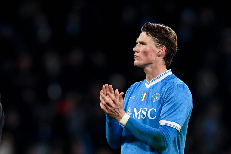 Dc Napoli 22/11/2025 - campionato di calcio Serie A / Napoli-Atalanta / foto Domenico Cippitelli/Image nella foto: Scott McTominay PUBLICATIONxNOTxINxITA
2025.11.22 Neapol
pilka nozna , liga wloska
SSC Napoli - Atalanta Bergamo
Foto IMAGO/PressFocus

!!! POLAND ONLY !!!