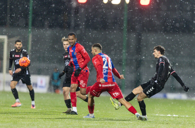 2025.11.23 Warszawa, pilka nozna, Betclic 1. Liga, sezon 2025/2026,
Polonia Warszawa - Odra Opole,
N/z Lucas Ramos (Odra), Filip Kendzia (Odra), Robert Dadok (Polonia)
Foto Tomasz Jastrzebowski / Foto Olimpik / PressFocus

2025.11.23 Warsaw football, 1st division,  season 2025/2026
Polonia Warszawa - Odra Opole,
Lucas Ramos (Odra), Filip Kendzia (Odra), Robert Dadok (Polonia)
Credit: Tomasz Jastrzebowski / Foto Olimpik / PressFocus