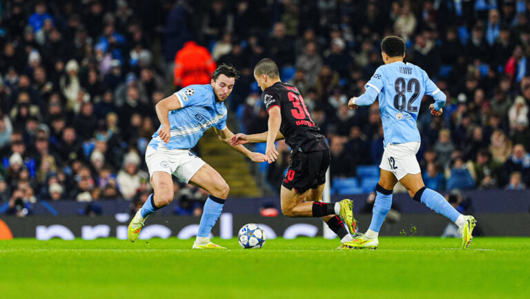 Nico Gonzalez Manchester City, 14, Ibrahim Maza Bayer 04 Leverkusen, 30, Rico Lewis Manchester City, 82 ENG, Manchester City vs. Bayer 04 Leverkusen, Fussball, UEFA Champions League, Spieltag 5, Spielzeit 2025/2026, 25.11.2025 ENG, Manchester City vs. Bayer 04 Leverkusen, Fussball, UEFA Champions League, Spieltag 5, Spielzeit 2025/2026, 25.11.2025 Manchester *** Nico Gonzalez Manchester City, 14 , Ibrahim Maza Bayer 04 Leverkusen, 30 , Rico Lewis Manchester City, 82 ENG, Manchester City vs Bayer 04 Leverkusen, Football, UEFA Champions League, Matchday 5, Season 2025 2026, 25 11 2025 ENG, Manchester City vs Bayer 04 Leverkusen, Football, UEFA Champions League, Matchday 5, Season 2025 2026, 25 11 2025 Manchester Copyright: xEibner-Pressefoto/MarcelxvonxFehrnx EP_MFN
2025.11.25 Manchester
pilka nozna , Liga Mistrzow
Manchester City - Bayer 04 Leverkusen
Foto IMAGO/PressFocus

!!! POLAND ONLY !!!