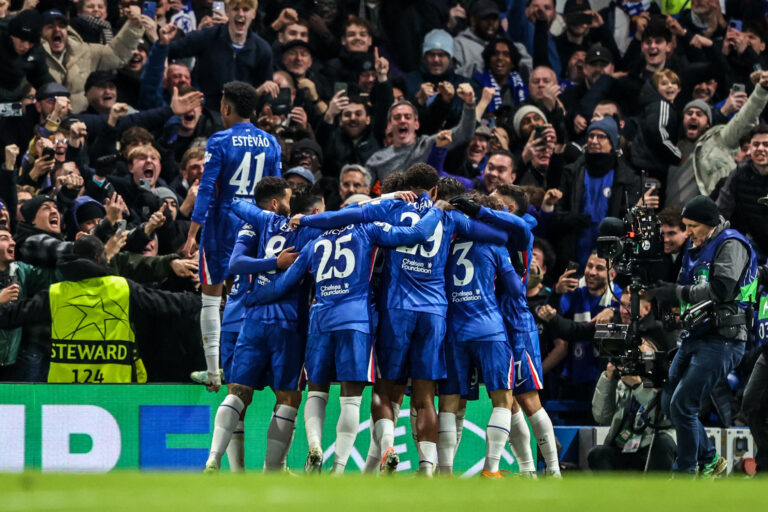 Chelsea players celebrate after an own goal from Jules Kounde of Barcelona during the UEFA Champions League Matchday 5 of 8 Chelsea v Barcelona at Stamford Bridge, London, United Kingdom, 25th November 2025

(Photo by Alfie Cosgrove/News Images)

*** GER AUT SUI OUT *** in London, United Kingdom on 11/25/2025. (Photo by Alfie Cosgrove/News Images/Sipa USA)
2025.11.25 Londyn
pilka nozna liga mistrzow
Chelsea Londyn - FC Barcelona
Foto News Images/SIPA USA/PressFocus

!!! POLAND ONLY !!!