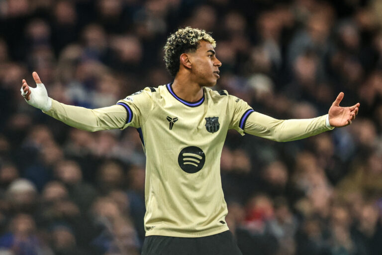 Lamine Yamal of Barcelona reacts during the UEFA Champions League Matchday 5 of 8 Chelsea v Barcelona at Stamford Bridge, London, United Kingdom, 25th November 2025

(Photo by Alfie Cosgrove/News Images)

*** GER AUT SUI OUT *** in London, United Kingdom on 11/25/2025. (Photo by Alfie Cosgrove/News Images/Sipa USA)
2025.11.25 Londyn
pilka nozna liga mistrzow
Chelsea Londyn - FC Barcelona
Foto News Images/SIPA USA/PressFocus

!!! POLAND ONLY !!!