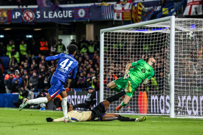 Estvo of Chelsea scores to make it 2-0 during the UEFA Champions League Matchday 5 of 8 Chelsea v Barcelona at Stamford Bridge, London, United Kingdom, 25th November 2025

(Photo by Alfie Cosgrove/News Images)

*** GER AUT SUI OUT *** in London, United Kingdom on 11/25/2025. (Photo by Alfie Cosgrove/News Images/Sipa USA)
2025.11.25 Londyn
pilka nozna liga mistrzow
Chelsea Londyn - FC Barcelona
Foto News Images/SIPA USA/PressFocus

!!! POLAND ONLY !!!