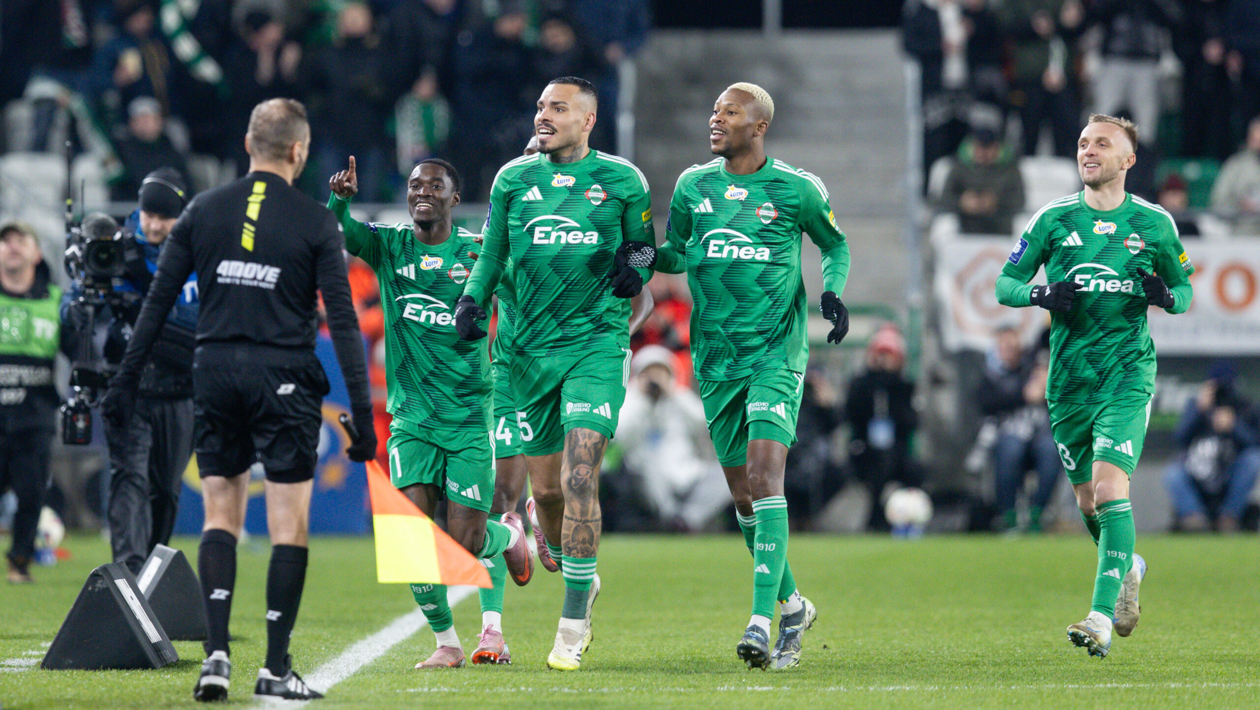 2025.11.28 Radom pilka nozna PKO Ekstraklasa sezon 2025/2026
Radomiak Radom - Gornik Zabrze
N/z Capita Capemba (Radomiak), Jeremy Blasco (Radomiak), Ibrahima Camara (Radomiak), Jan Grzesik (Radomiak), radosc
Foto Tomasz Jastrzebowski / Foto Olimpik / PressFocus

2025.11.28 Radom Football PKO Ekstraklasa season 2025/2026
Radomiak Radom - Gornik Zabrze
Capita Capemba (Radomiak), Jeremy Blasco (Radomiak), Ibrahima Camara (Radomiak), Jan Grzesik (Radomiak), radosc
Credit: Tomasz Jastrzebowski / Foto Olimpik / PressFocus