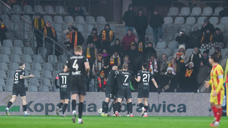 2025.11.29 Kielce PKO Ekstraklasa Sezon 2025/2026 Korona Kielce - Cracovia Krakow

N/z Pilkarze Cracovii radosc

Foto Kacper Pacocha / PressFocus 

2025.11.29 Kielce Football Polish Ekstraklasa Season 2025/2026 Korona Kielce - Cracovia Krakow

Credit: Kacper Pacocha / PressFocus