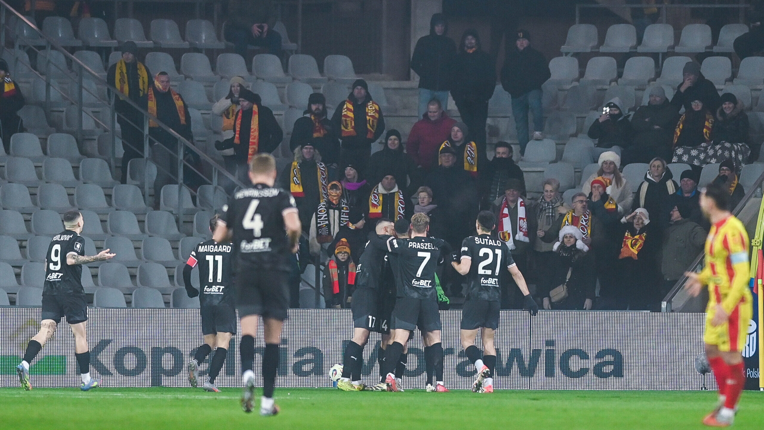 2025.11.29 Kielce PKO Ekstraklasa Sezon 2025/2026 Korona Kielce - Cracovia Krakow

N/z Pilkarze Cracovii radosc

Foto Kacper Pacocha / PressFocus 

2025.11.29 Kielce Football Polish Ekstraklasa Season 2025/2026 Korona Kielce - Cracovia Krakow

Credit: Kacper Pacocha / PressFocus