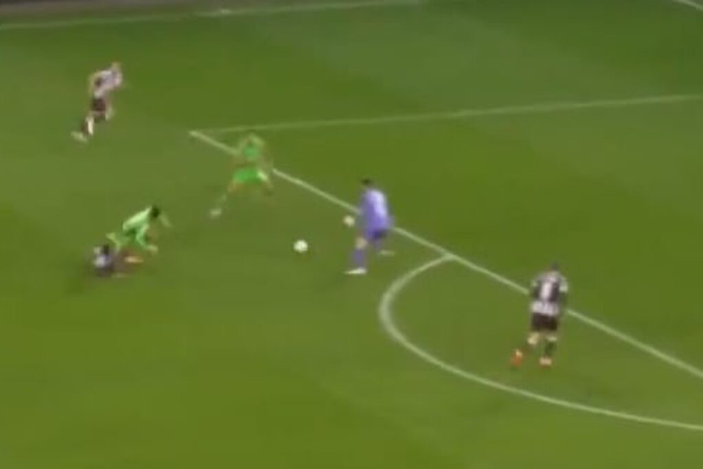 Koszmarny błąd w Bundeslidze! Co zrobił bramkarz? [WIDEO]