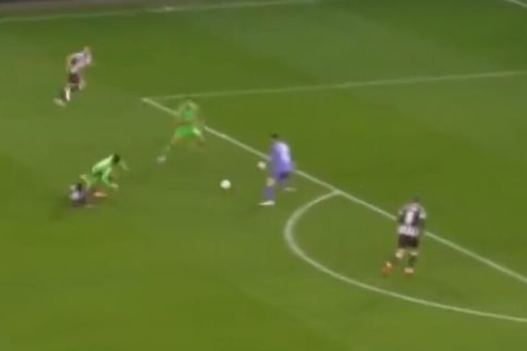 Koszmarny błąd w Bundeslidze! Co zrobił bramkarz? [WIDEO]