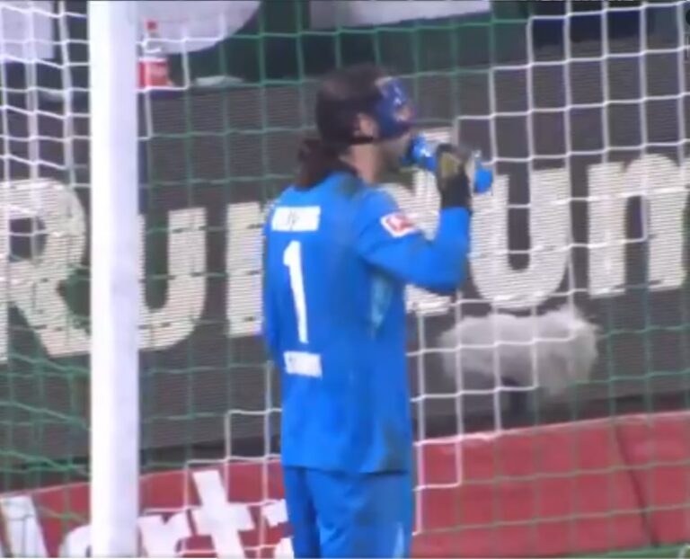 Sceny w meczu Bundesligi! Kamil Grabara nie wytrzymał [WIDEO]