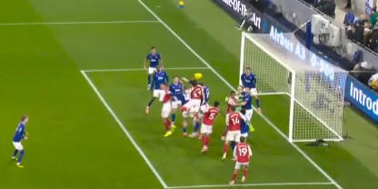 Kuriozalne zachowanie w meczu Arsenalu. Zagrał w siatkówkę [WIDEO]