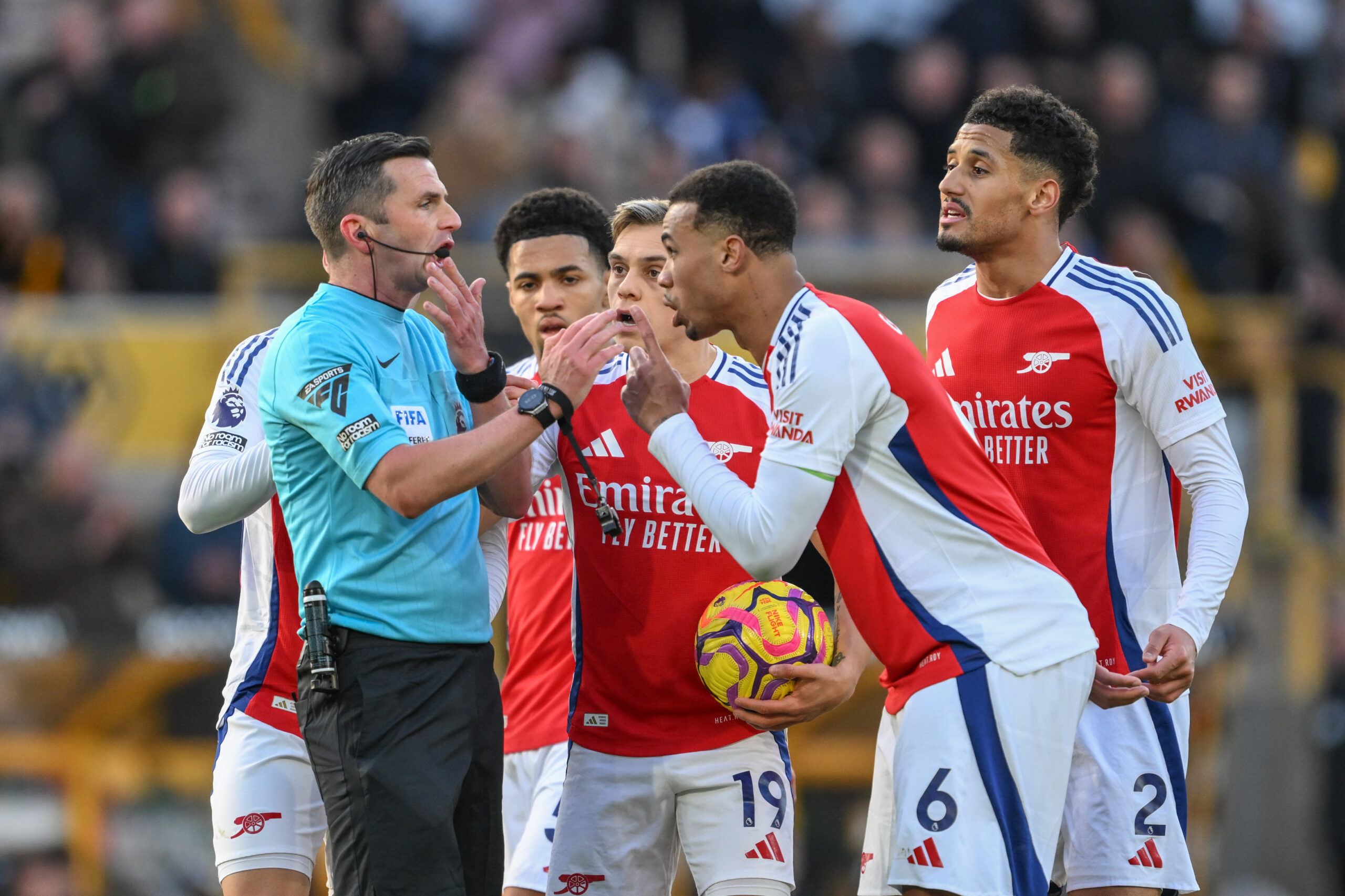 Gabriel of Arsenal argues with referee Michael Oliver over the red card given to Myles Lewis-Skelly of Arsenal during the Premier League match Wolverhampton Wanderers vs Arsenal at Molineux, Wolverhampton, United Kingdom, 25th January 2025

(Photo by Craig Thomas/News Images) in Wolverhampton, United Kingdom on 1/25/2025. (Photo by Craig Thomas/News Images/Sipa USA)
2025.01.25 Wolverhampton
pilka nozna Liga Angielska
Wolverhampton Wanderers - Arsenal Londyn
Foto Craig Thomas/News Images/SIPA USA/PressFocus

!!! POLAND ONLY !!!