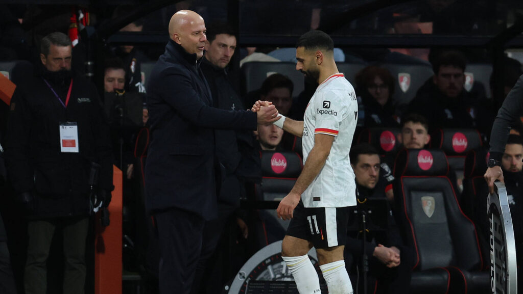 Bournemouth, England, 1st February 2025. Mohamed Salah of Liverpool shakes hands with Arne Slot, manager of Liverpool after he is substituted during the Premier League match at the Vitality Stadium, Bournemouth. Picture credit should read: Paul Terry / Sportimage EDITORIAL USE ONLY. No use with unauthorised audio, video, data, fixture lists, club/league logos or live services. Online in-match use limited to 120 images, no video emulation. No use in betting, games or single club/league/player publications. SPI_038_PT_Bournemouth_Liverpool SPI-3648-0038
2025.02.01 Bournemouth
pilka nozna liga angielska
AFC Bournemouth - Liverpool
Foto IMAGO/PressFocus

!!! POLAND ONLY !!!