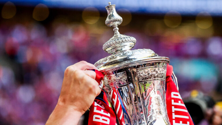 Crystal Palace lift the FA Cup after the teams victory following the Emirates FA Cup Final match Crystal Palace vs Manchester City at Wembley Stadium, London, United Kingdom, 17th May 2025

(Photo by Alfie Cosgrove/News Images) in London, United Kingdom on 5/17/2025. (Photo by Alfie Cosgrove/News Images/Sipa USA)
2025.05.17 Londyn
pilka nozna Puchar Anglii
Crystal Palace - Manchester City
Foto News Images/SIPA USA/PressFocus

!!! POLAND ONLY !!!