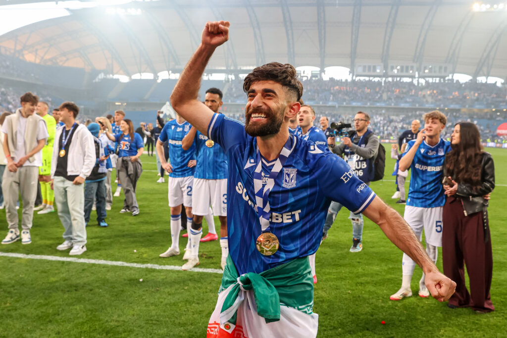 2025.05.24 Poznan
Pilka nozna Ekstraklasa sezon 2024/2025
Lech Poznan - Piast Gliwice
N/z Ali Gholizadeh puchar podium dekoracja radosc
Foto Pawel Jaskolka / PressFocus

2025.05.24 Poznan
Football Polish Ekstraklasa season 2024/2025
Lech Poznan - Piast Gliwice
Credit: Pawel Jaskolka / PressFocus