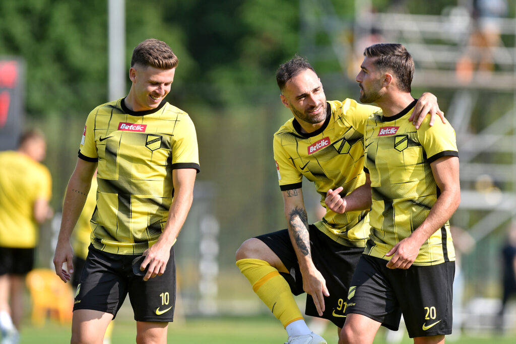 2025.06.12 Krakow
Pilka nozna , Betclic II liga , sezon 2024/25 , baraze o awans do I ligi, polfinal
Wieczysta Krakow - KKS 1925 Kalisz
N/z Po meczu  Daniel Sandoval, Rafael Lopes, Chuma
Foto Krzysztof Porebski / PressFocus

2025.06.12 Krakow
Football , Polish league, third level , 2024/2025 season, promotion play-off semi-final
Wieczysta Krakow - KKS 1925 Kalisz
Po meczu  Daniel Sandoval, Rafael Lopes, Chuma
Credit: Krzysztof Porebski / PressFocus