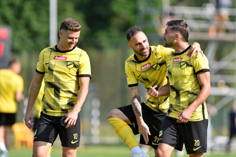 2025.06.12 Krakow
Pilka nozna , Betclic II liga , sezon 2024/25 , baraze o awans do I ligi, polfinal
Wieczysta Krakow - KKS 1925 Kalisz
N/z Po meczu  Daniel Sandoval, Rafael Lopes, Chuma
Foto Krzysztof Porebski / PressFocus

2025.06.12 Krakow
Football , Polish league, third level , 2024/2025 season, promotion play-off semi-final
Wieczysta Krakow - KKS 1925 Kalisz
Po meczu  Daniel Sandoval, Rafael Lopes, Chuma
Credit: Krzysztof Porebski / PressFocus