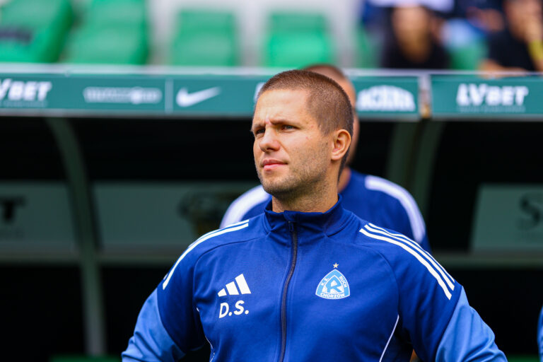 2025.08.03 Wroclaw
pilka nozna Betlic 1 liga sezon 2025/2026
Slask Wroclaw - Ruch Chorzow
N/z Dawid Szulczek (trener, head coach)
Foto Pawel Andrachiewicz / PressFocus

2025.08.03 Wroclaw
Football - Betlic First League season 2025/2026
Slask Wroclaw - Ruch Chorzow
Dawid Szulczek (trener, head coach)
Credit: Pawel Andrachiewicz / PressFocus
