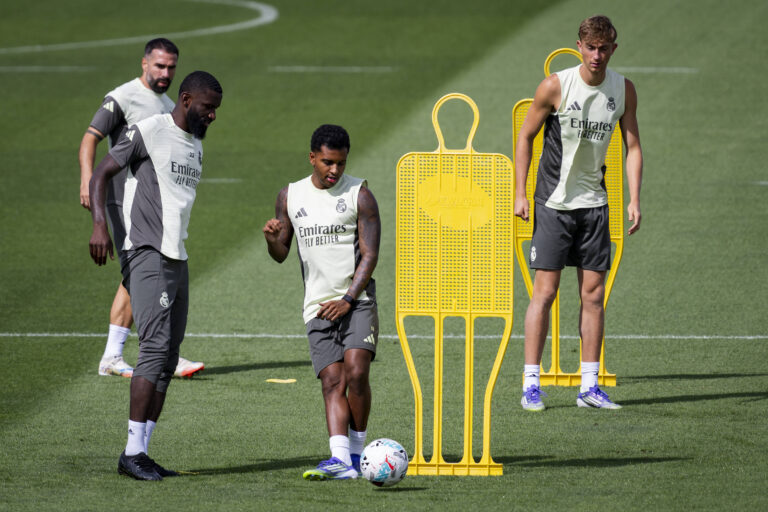 Real Madrid Training Session Players of Real Madrid from L to R Daniel Carvajal, Antonio Rudiger, Rodrygo Goes, Dean Huijsen are seen training during the training session ahead of their LaLiga EA Sports match against RCD Mallorca at Ciudad Real Madrid on August 29, 2025 in Madrid, Spain. Valdebebas Ciudad Real Madrid Madrid Spain Copyright: xAlbertoxGardinx AGardin_20250829_Foot_Real_Madrid_Training_0071
2025.08.29 Madryt
pilka nozna , liga hiszpanska
Real Madryt - trening i konferencja prasowa
Foto IMAGO/PressFocus

!!! POLAND ONLY !!!