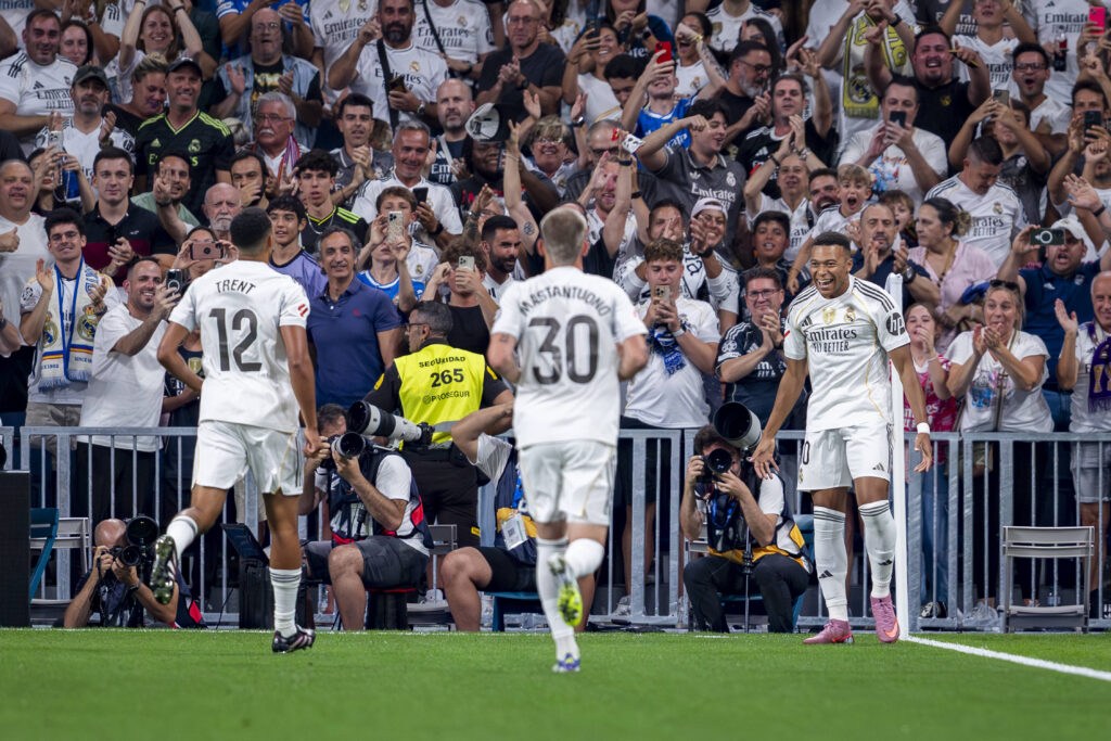 Real Madrid CF v RCD Mallorca - LaLiga EA Sports Kylian Mbappe of Real Madrid R celebrates his goal with Trent Alexander-Arnold L and Franco Mastantuono C during the LaLiga EA Sports football match between Real Madrid CF and RCD Mallorca at Estadio Santiago Bernabeu on August 30, 2025 in Madrid, Spain. Madrid Estadio Santiago Bernabeu Madrid Spain Copyright: xAlbertoxGardinx AGardin_20250830_Foot_Liga_Real_Madrid_Mallorca_0250
2025.08.30 Madryt
pilka nozna , liga hiszpanska
Real Madryt - RCD Mallorca 
Foto IMAGO/PressFocus

!!! POLAND ONLY !!!