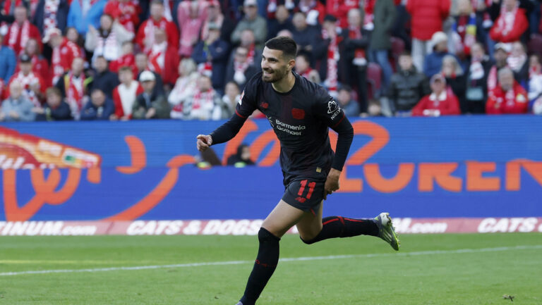 Torschuetze Martin Terrier Bayer 04 Leverkusen, 11, Jubel nach seinem Tor zum 2:4, jubelnd, bejubelt, jubelt, jubeln, emotionen 18.10.2025, Fussball, Bundesliga, 1. FSV Mainz 05 - Bayer 04 Leverkusen, GER, Mainz, MEWA ARENA, DFL REGULATIONS PROHIBIT ANY USE OF PHOTOGRAPHS AS IMAGE SEQUENCES AND/OR QUASI-VIDEO. *** Goalscorer Martin Terrier Bayer 04 Leverkusen, 11 , cheering after his goal to 2 4, cheering, jubilant, jubilant, cheering, emotions 18 10 2025, Football, Bundesliga, 1 FSV Mainz 05 Bayer 04 Leverkusen, GER, Mainz, MEWA ARENA, DFL REGULATES PROHIBIT ANY USE OF PHOTOGRAPHS AS IMAGE SEQUENCES AND OR QUASI VIDEO Copyright: HMBxMedia/xHeikoxBecker
2025.10.18 Moguncja
pilka nozna , liga niemiecka
FSV Mainz 05 - Bayer 04 Leverkusen
Foto IMAGO/PressFocus

!!! POLAND ONLY !!!