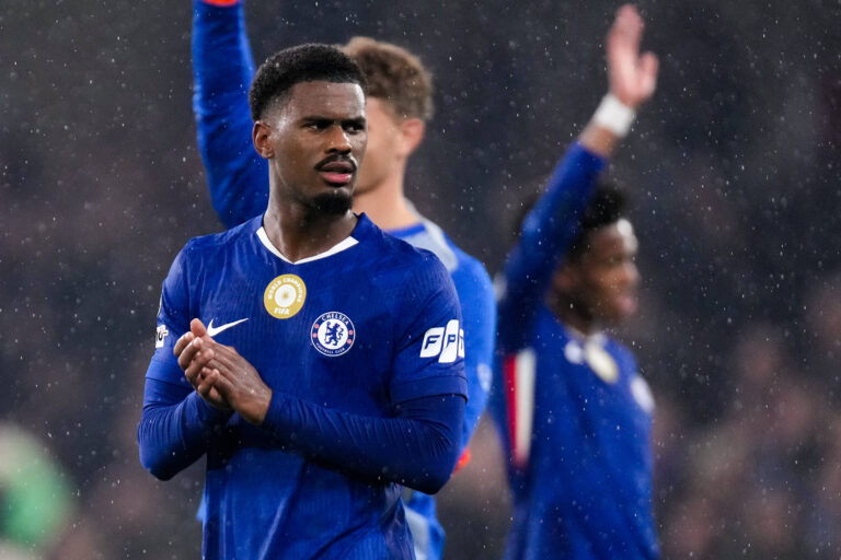 2025-10-22 Chelsea FC v AFC Ajax - UEFA Champions League 2025/26 League Phase MD3 LONDON, UNITED KINGDOM - OCTOBER 22: Jorrel Hato of Chelsea FC thanking fans for their support after the UEFA Champions League 2025/26 League Phase MD3 match between Chelsea FC and AFC Ajax at Stamford Bridge on October 22, 2025 in London, England. London Stamford Bridge United Kingdom Content not available for redistribution in The Netherlands directly or indirectly through any third parties. Copyright: xJorisxVerwijstx
2025.10.22 Londyn
pilka nozna , liga mistrzow
Chelsea Londyn - Ajax Amsterdam
Foto IMAGO/PressFocus

!!! POLAND ONLY !!!