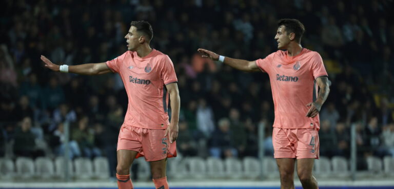 Jakub Kiwior FC Porto and Jan Bednarek FC Porto in action during the match between Moreirense FC and FC Porto, valid for Liga Portugal Betclic 2025 2026 at Estadio Comendador Joaquim de Almeida Freitas on 27 October 2025. Moreira de Conegos Estadio Comendador Joaquim de Almeida Freitas Moreira de Conegos Portugal Copyright: xIMAGOx/xPRIMExSPORTSxIMAGESx/xFILIPExOLIVEIRAx
2025.10.27 Moreira de Conegos
pilka nozna , liga portugalska
Moreirense FC - FC Porto
Foto IMAGO/PressFocus

!!! POLAND ONLY !!!