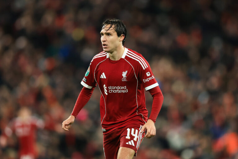 Liverpool, England, 29th October 2025. Federico Chiesa of Liverpool looks on during the Liverpool vs Crystal Palace Carabao Cup match at Anfield, Liverpool. Picture credit should read: Jessica Hornby / Sportimage EDITORIAL USE ONLY. No use with unauthorised audio, video, data, fixture lists, club/league logos or live services. Online in-match use limited to 120 images, no video emulation. No use in betting, games or single club/league/player publications. SPI_146_JH_Liverpool_Crystal_Palace SPI-4246-0146
2025.10.29 Liverpool
pilka nozna , Puchar Ligi Angielskiej
FC Liverpool - Crystal Palace
Foto IMAGO/PressFocus

!!! POLAND ONLY !!!