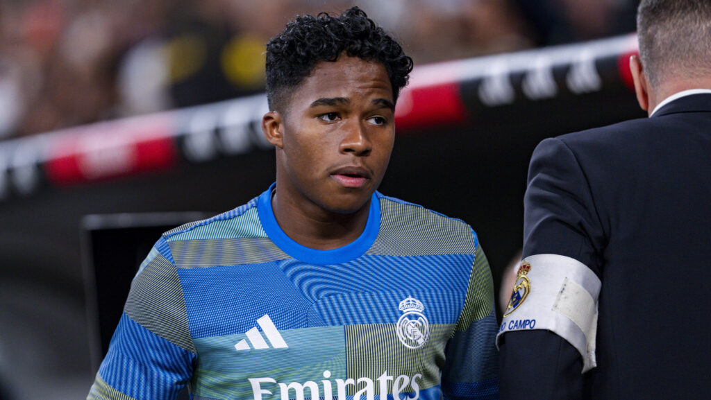 Real Madrid CF v Valencia CF - LaLiga EA Sports Endrick Felipe of Real Madrid gets into the field during the LaLiga EA Sports football match between Real Madrid CF and Valencia CF at Estadio Santiago Bernabeu on November 01, 2025 in Madrid, Spain. Madrid Estadio Santiago Bernabeu Madrid Spain Copyright: xAlbertoxGardinx AGardin_20251101_Foot_Liga_ReaMad_Val_0091
2025.11.01 Madryt
pilka nozna , liga hiszpanska
Real Madryt - Valencia CF
Foto IMAGO/PressFocus

!!! POLAND ONLY !!!