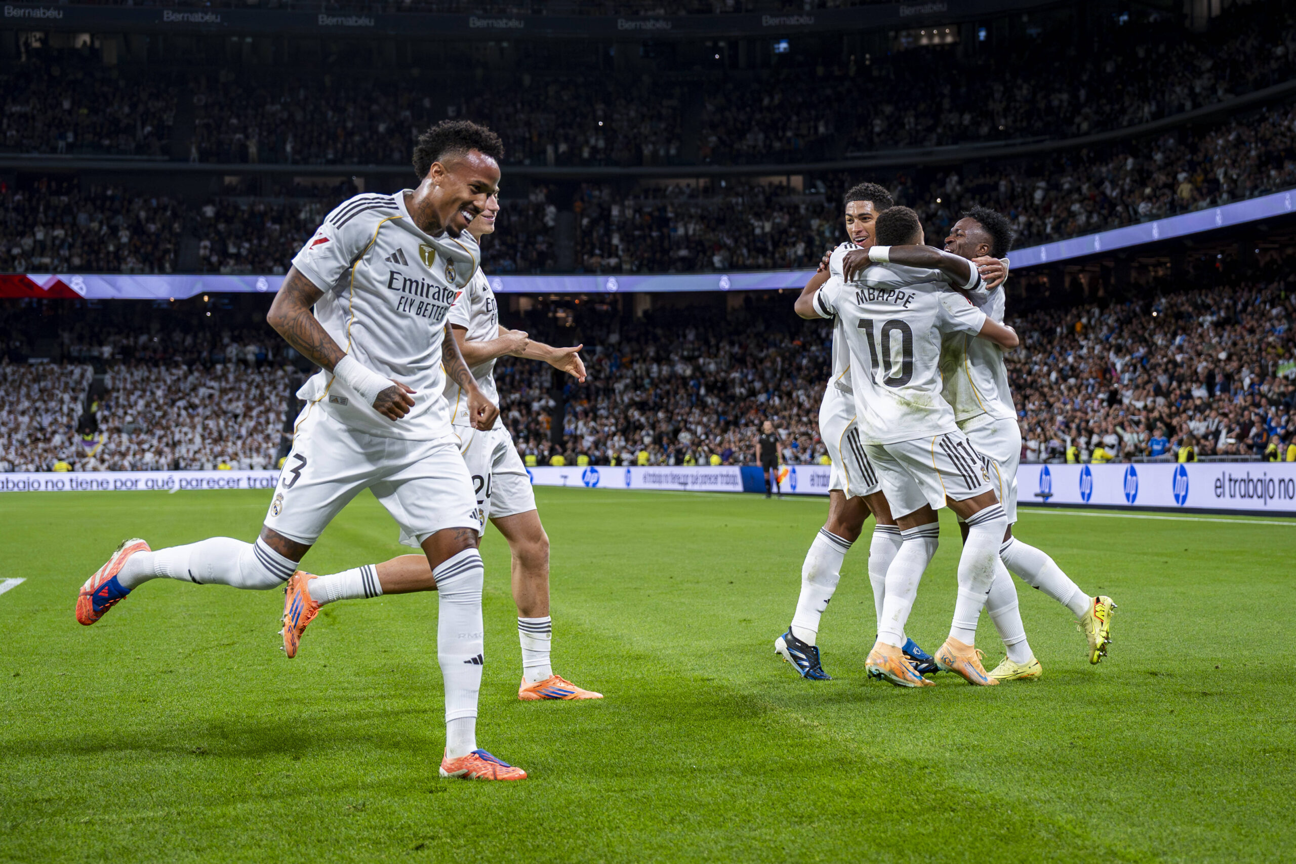 Real Madrid CF v Valencia CF - LaLiga EA Sports Players of Real Madrid from L to R Eder Militao, Dean Huijsen, Kylian Mbappe, Jude Bellingham, Vinicius Junior celebrates a goal during the LaLiga EA Sports football match between Real Madrid CF and Valencia CF at Estadio Santiago Bernabeu on November 01, 2025 in Madrid, Spain. Madrid Estadio Santiago Bernabeu Madrid Spain Copyright: xAlbertoxGardinx AGardin_20251101_Foot_Liga_ReaMad_Val_0247
2025.11.01 Madryt
pilka nozna , liga hiszpanska
Real Madryt - Valencia CF
Foto IMAGO/PressFocus

!!! POLAND ONLY !!!