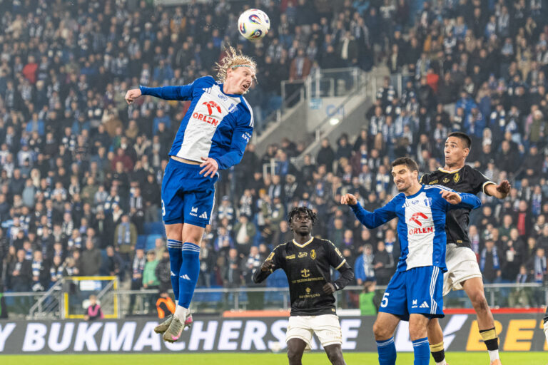 2025.11.03 Plock
pilka nozna PKO BP Ekstraklasa sezon 2025/2026
Wisla Plock - Pogon Szczecin
N/z Edmundsson Andrias, Kaminski Marcin
Foto Przemyslaw Strak / PressFocus

2025.11.03 Plock
Polish Football - PKO BP Ekstraklasa season 2025/2026
Wisla Plock - Pogon Szczecin
Edmundsson Andrias, Kaminski Marcin
Credit: Przemyslaw Strak / PressFocus