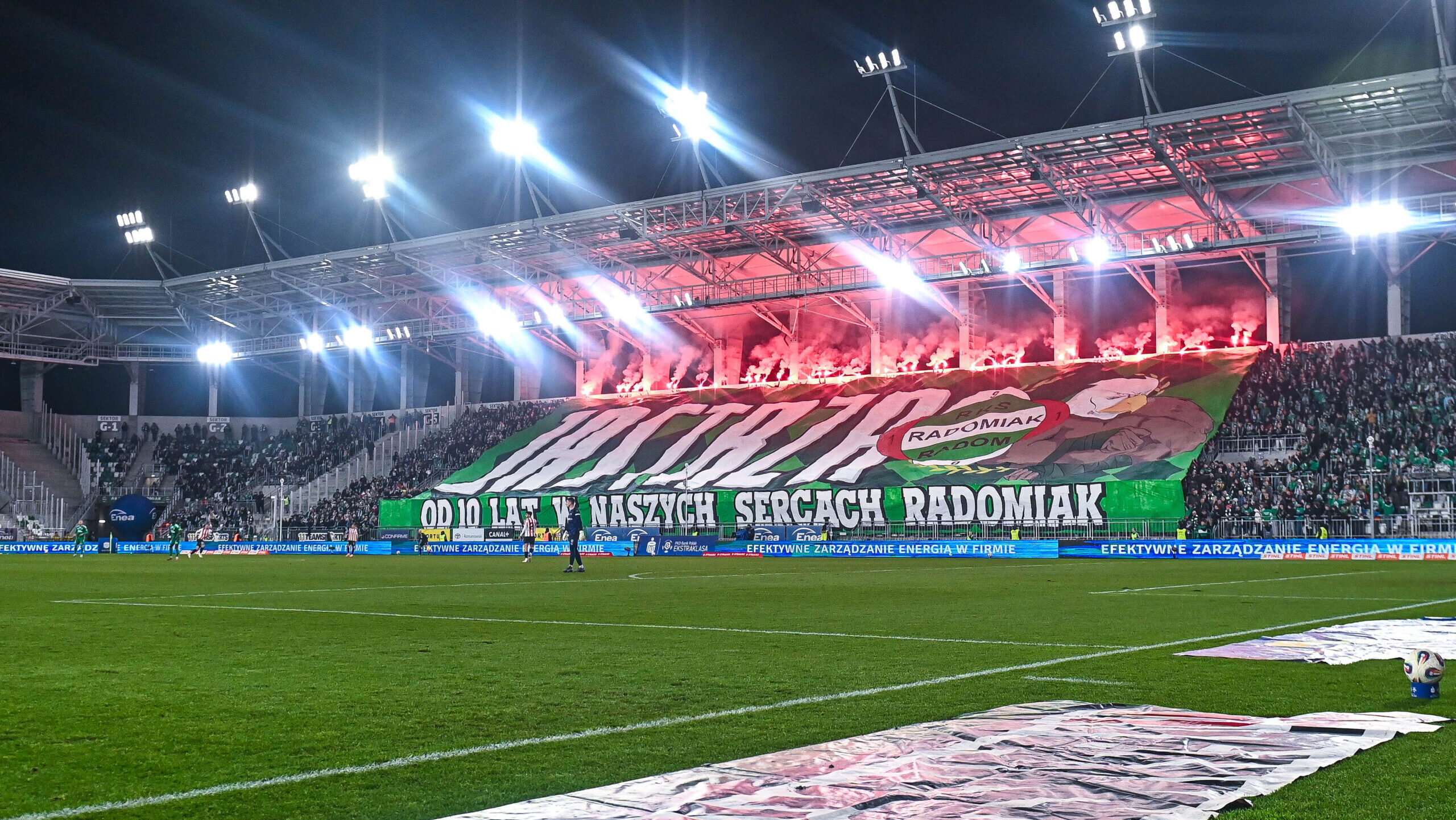 2025.11.07 Radom PKO Ekstraklasa Sezon 2025/2026 Radomiak Radom - Cracovia Krakow

N/z Kibice Radomiaka oprawa pirotechnika

Foto Kacper Pacocha / PressFocus 

2025.11.07 Radom Football Polish Ekstraklasa Season 2025/2026 Radomiak Radom - Cracovia Krakow

Credit: Kacper Pacocha / PressFocus