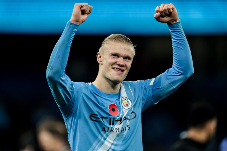 Erling Haaland of Manchester City celebrates 3-0 win after the Premier League match Manchester City vs Liverpool at Etihad Stadium, Manchester, United Kingdom, 9th November 2025

(Photo by Mark Cosgrove/News Images)

*** GER AUT SUI OUT *** in Manchester, United Kingdom on 11/9/2025. (Photo by Mark Cosgrove/News Images/Sipa USA)
2025.11.09 Manchester
pilka nozna liga angielska
Manchester City - Liverpool 
Foto News Images/SIPA USA/PressFocus

!!! POLAND ONLY !!!