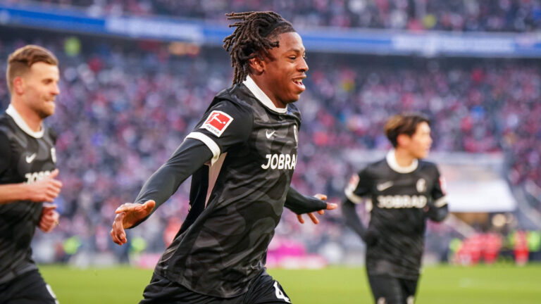 Deutschland: Fussball Bundesliga 2025/26, 11. Spieltag - FC Bayern vs SC Freiburg - Allianz-Arena Munchen: Tor und Torjubel zum 0:2 durch Johan Manzambi SC Freiburg, 44 Freude, Emotionen, Jubel Munchen Bayern Deutschland *** Germany Soccer Bundesliga 2025 26, 11 Matchday FC Bayern vs SC Freiburg Allianz Arena Munich Goal and goal celebration to 0 2 by Johan Manzambi SC Freiburg, 44 Joy, emotions, jubilation Munich Bayern Germany Copyright: xJOERANxSTEINIEKx
2025.11.22 Monachium
pilka nozna , liga niemiecka
Bayern Monachium - SC Freiburg
Foto IMAGO/PressFocus

!!! POLAND ONLY !!!