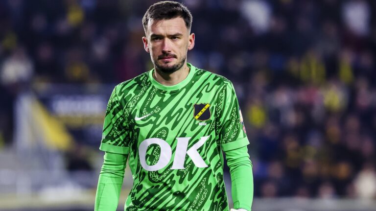 BREDA ,  22-11-2025 , Rat Verlegh Stadion ,  Season 2025 / 2026 , Dutch Eredivisie football, match between NAC and PSV , picture shows NAC goalkeeper Daniel Bielica (Photo by Pro Shots/Sipa USA)
2025.11.22 Breda
pilka nozna , liga holenderska
NAC Breda - PSV Eindhoven
Foto Pro Shots Photo Agency/SIPA USA/PressFocus

!!! POLAND ONLY !!!