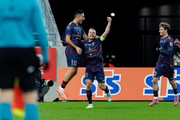 2025.11.24 Szczecin
Pilka nozna PKO Ekstraklasa sezon 2025/2026
Pogon Szczecin - KGHM Zaglebie Lubin
N/z Gol bramka radosc Kamil Grosicki Dimitris Keramitsis
Foto Tomasz Folta / PressFocus

2025.11.24 Szczecin
Football PKO Ekstraklasa season 2025/2026
Pogon Szczecin - KGHM Zaglebie Lubin
Gol bramka radosc Kamil Grosicki Dimitris Keramitsis
Credit: Tomasz Folta / PressFocus