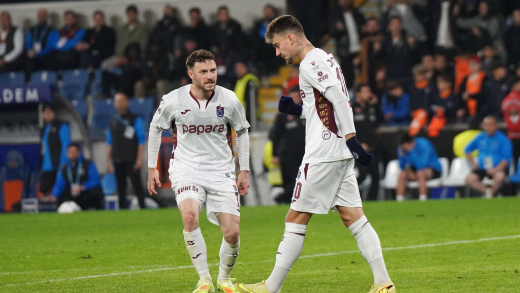 ISTANBUL, TURKEY - NOVEMBER 24: Ernest Muci 10 of Rams Basaksehir FK celebrates after scoring the third goal of his team with teammates during the Trendyol Turkish Super League match between Rams Basaksehir FK and Trabzonspor at Basaksehir Fatih Terim Stadium on November 24, 2025 in Istanbul, Turkey. Photo by Seskimphoto  Basaksehir - Trabzonspor - Turkish Super League PUBLICATIONxNOTxINxTUR
2025.11.24 Stambul
pilka nozna , liga turecka
Basaksehir - Trabzonspor
Foto IMAGO/PressFocus

!!! POLAND ONLY !!!