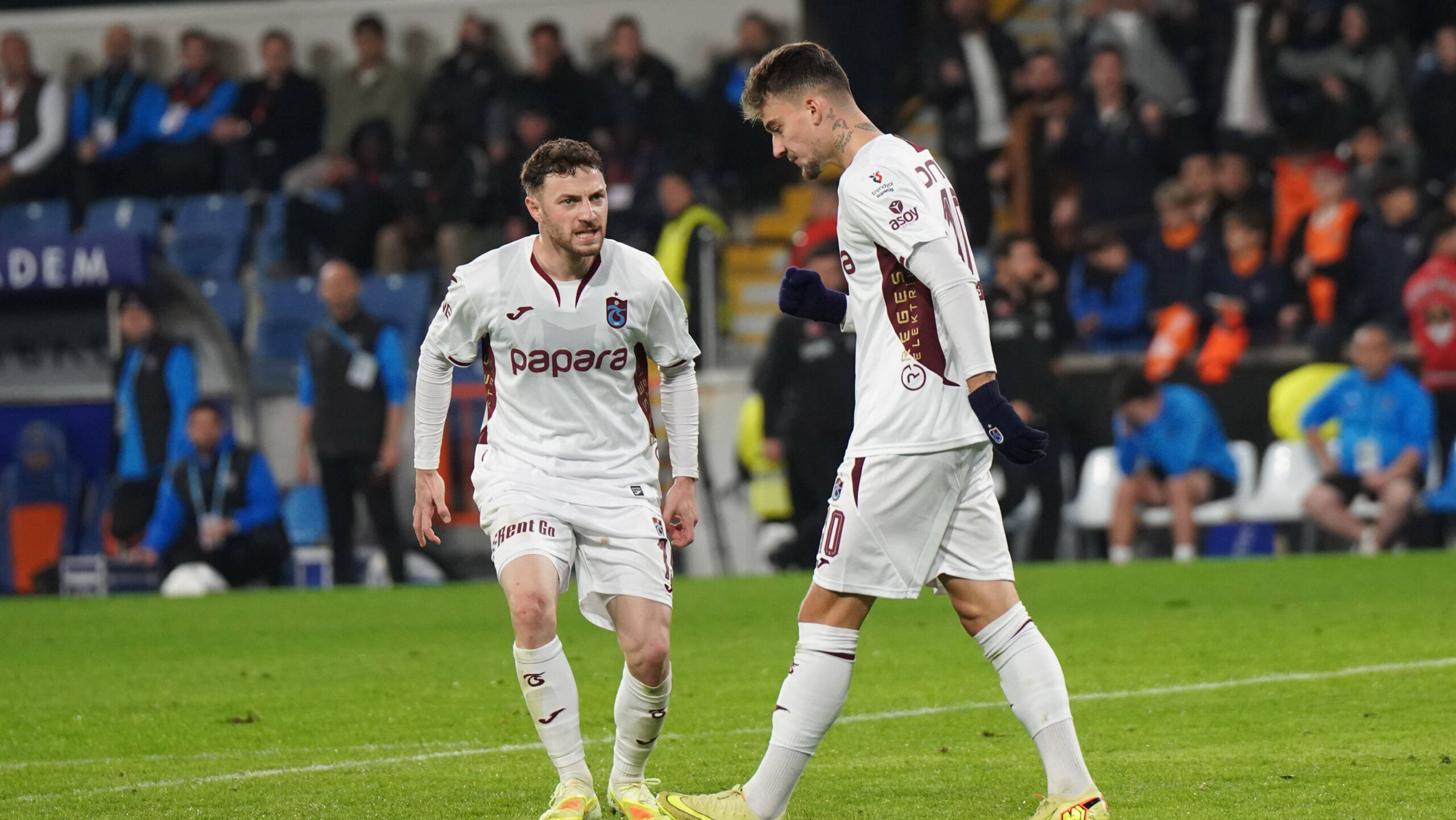 ISTANBUL, TURKEY - NOVEMBER 24: Ernest Muci 10 of Rams Basaksehir FK celebrates after scoring the third goal of his team with teammates during the Trendyol Turkish Super League match between Rams Basaksehir FK and Trabzonspor at Basaksehir Fatih Terim Stadium on November 24, 2025 in Istanbul, Turkey. Photo by Seskimphoto  Basaksehir - Trabzonspor - Turkish Super League PUBLICATIONxNOTxINxTUR
2025.11.24 Stambul
pilka nozna , liga turecka
Basaksehir - Trabzonspor
Foto IMAGO/PressFocus

!!! POLAND ONLY !!!