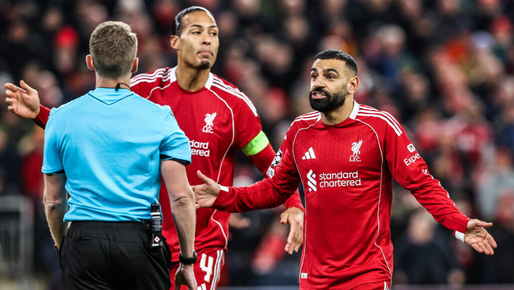 Mohamed Salah of Liverpool appeals to referee Alejandro Jose Hernandez after he gives a penalty to PSV during the UEFA Champions League Matchday 5 of 8 Liverpool vs PSV Eindhoven at Anfield, Liverpool, United Kingdom, 26th November 2025

(Photo by Alfie Cosgrove/News Images)

*** GER AUT SUI OUT *** in Liverpool, United Kingdom on 11/26/2025. (Photo by Alfie Cosgrove/News Images/Sipa USA)
2025.11.26 Liverpool
pilka nozna liga mistrzow
FC Liverpool - PSV Eindhoven
Foto News Images/SIPA USA/PressFocus

!!! POLAND ONLY !!!