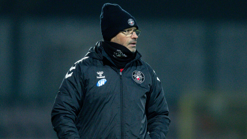 2025.11.29 Warszawa  pilka nozna Betclic 1. Liga sezon 2025/2026
Polonia Warszawa - Pogon Siedlce
N/z Trener Mariusz Pawlak (Polonia)
Foto Tomasz Jastrzebowski / Foto Olimpik / PressFocus

2025.11.29 Warsaw football Betclic 1. Liga season 2025/2026
Polonia Warszawa - Pogon Siedlce
Trener Mariusz Pawlak (Polonia)
Credit: Tomasz Jastrzebowski / Foto Olimpik / PressFocus