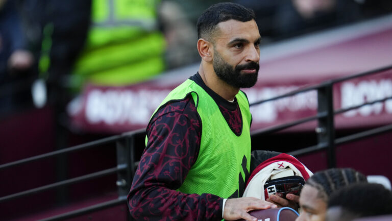 Mohamed Salah of Liverpool on the bench during the Premier League match West Ham United vs Liverpool at London Stadium, London, United Kingdom, 30th November 2025

(Photo by Harvey Murphy/News Images)

*** GER AUT SUI OUT *** in ,  on 11/30/2025. (Photo by Harvey Murphy/News Images/Sipa USA)
2025.11.30 Londyn
pilka nozna liga angielska
West Ham United - FC Liverpool
Foto News Images/SIPA USA/PressFocus

!!! POLAND ONLY !!!