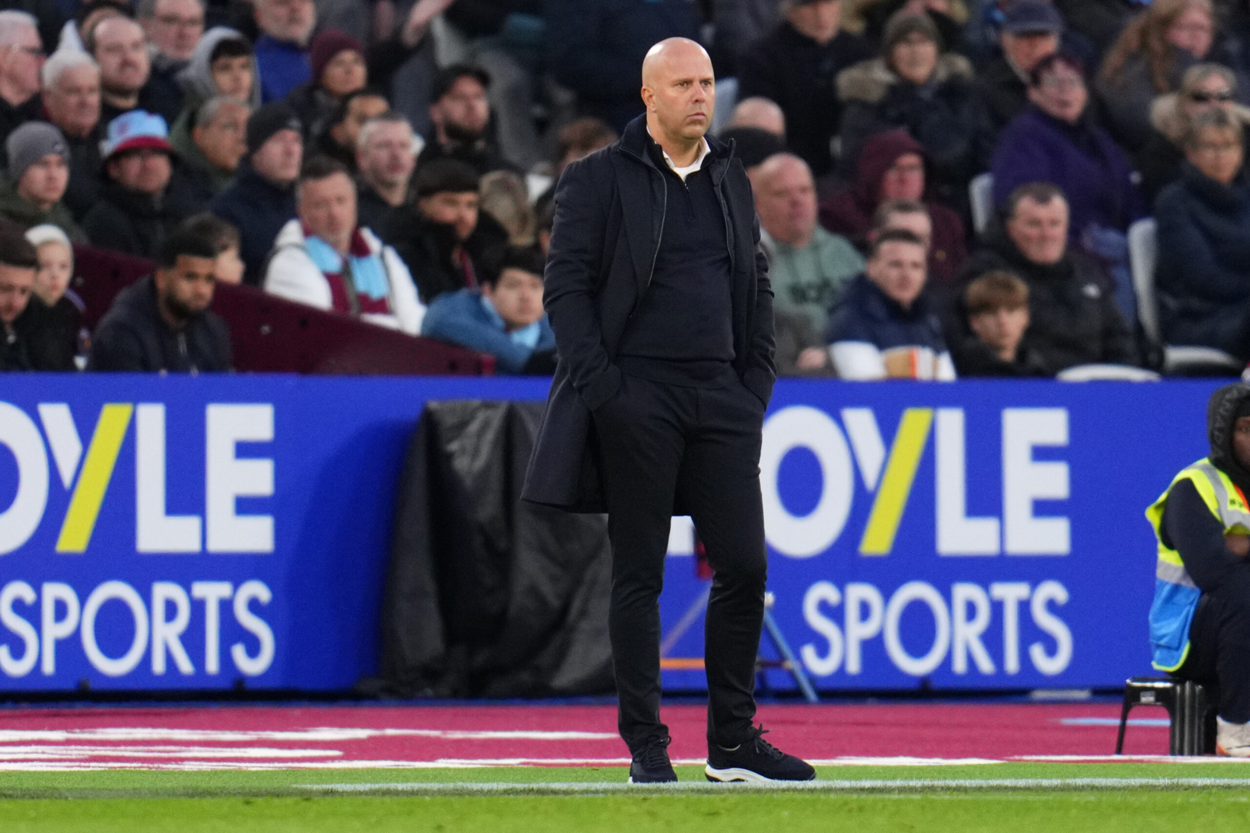 Arne Slot manager of Liverpool during the Premier League match West Ham United vs Liverpool at London Stadium, London, United Kingdom, 30th November 2025

(Photo by Harvey Murphy/News Images)

*** GER AUT SUI OUT *** in ,  on 11/30/2025. (Photo by Harvey Murphy/News Images/Sipa USA)
2025.11.30 Londyn
pilka nozna liga angielska
West Ham United - FC Liverpool
Foto News Images/SIPA USA/PressFocus

!!! POLAND ONLY !!!