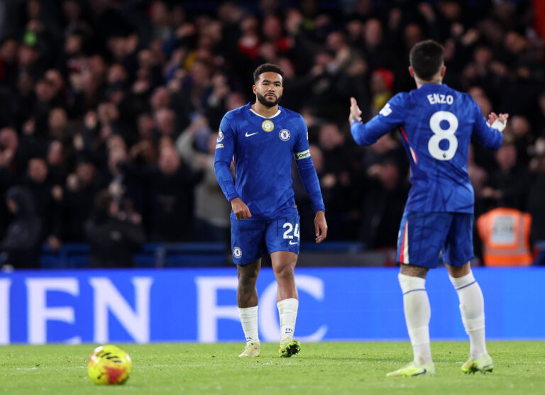 London, England, 30th November 2025. Reece James of Chelsea looks on dejected during the Chelsea vs Arsenal Premier League match at Stamford Bridge, London. Picture credit should read: David Klein / Sportimage EDITORIAL USE ONLY. No use with unauthorised audio, video, data, fixture lists, club/league logos or live services. Online in-match use limited to 120 images, no video emulation. No use in betting, games or single club/league/player publications. SPI_085_DK_Chelsea_Arsenal SPI-4338-0085
2025.11.30 Londyn
pilka nozna , liga angielska
Chelsea Londyn - Arsenal Londyn
Foto IMAGO/PressFocus

!!! POLAND ONLY !!!
