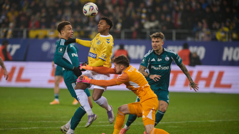 2025.12.01 Lublin pilka nozna PKO Ekstraklasa sezon 2025/2026 
Motor Lublin - Legia Warszawa
N/z  Fabio Ronaldo Kacper Tobiasz Steve Kapuadi
Foto Ireneusz Wnuk / PressFocus

2025.12.01 Lublin Football - Polish PKO Ekstraklasa season 2025/2026 
Motor Lublin - Legia Warszawa
Fabio Ronaldo Kacper Tobiasz Steve Kapuadi
Credit: Ireneusz Wnuk / PressFocus