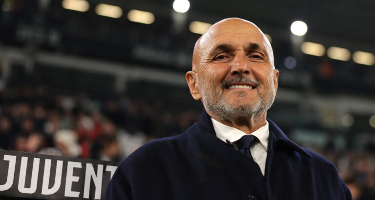 Turin, Italy, 2nd December 2025. Luciano Spalletti Head coach of Juventus reacts as he looks on prior to kick off in the Juventus vs Udinese Coppa Italia match at Allianz Stadium, Turin. Picture credit should read: Jonathan Moscrop / Sportimage EDITORIAL USE ONLY. No use with unauthorised audio, video, data, fixture lists, club/league logos or live services. Online in-match use limited to 120 images, no video emulation. No use in betting, games or single club/league/player publications. SPI_121_JM_JUVE_UDINESE_CI SPI-4319-0121
2025.12.02 Turyn
pilka nozna , Puchar Wloch
Juventus Turyn - Udinese Calcio
Foto IMAGO/PressFocus

!!! POLAND ONLY !!!