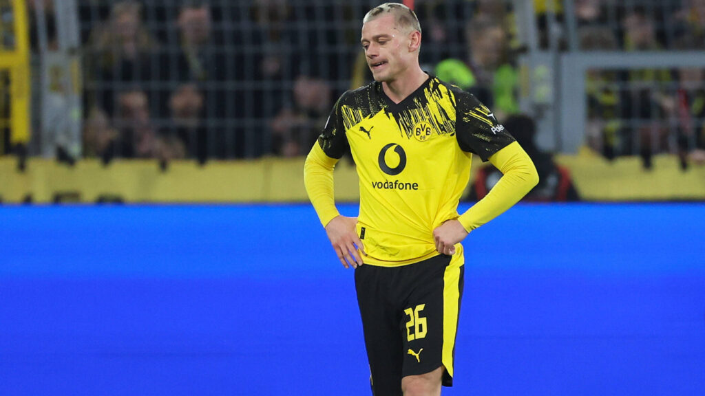 Fussball DFB Pokal - Borussia Dortmund - Bayer 04 Leverkusen am 02.12.2025 im Signal Iduna Park in Dortmund Julian Ryerson Dortmund 26 unzufrieden, enttauscht, enttaeuscht, niedergeschlagen *** Soccer DFB Cup Borussia Dortmund Bayer 04 Leverkusen on 02 12 2025 at Signal Iduna Park in Dortmund Julian Ryerson Dortmund 26 dissatisfied, disappointed, disappointed, dejected MH
2025.12.02 Dortmund
pilka nozna Puchar Niemiec
Borussia Dortmund - Bayer 04 Leverkusen
Foto IMAGO/PressFocus

!!! POLAND ONLY !!!