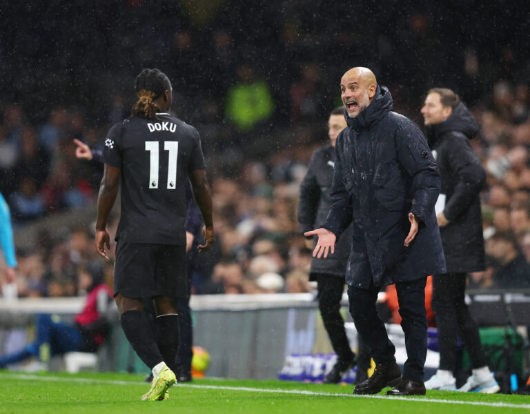 London, England, 2nd December 2025. Pep Guardiola coach of Manchester City r coaches Jeremy Doku of Manchester City l during the Fulham vs Manchester City Premier League match at Craven Cottage, London. Picture credit should read: Nigel Roddis / Sportimage EDITORIAL USE ONLY. No use with unauthorised audio, video, data, fixture lists, club/league logos or live services. Online in-match use limited to 120 images, no video emulation. No use in betting, games or single club/league/player publications. SPI_017_PT_Fulham_Man_City SPI-4339-0017
2025.12.02 Londyn
pilka nozna liga angielska
Fulham  - Manchester City
Foto IMAGO/PressFocus

!!! POLAND ONLY !!!