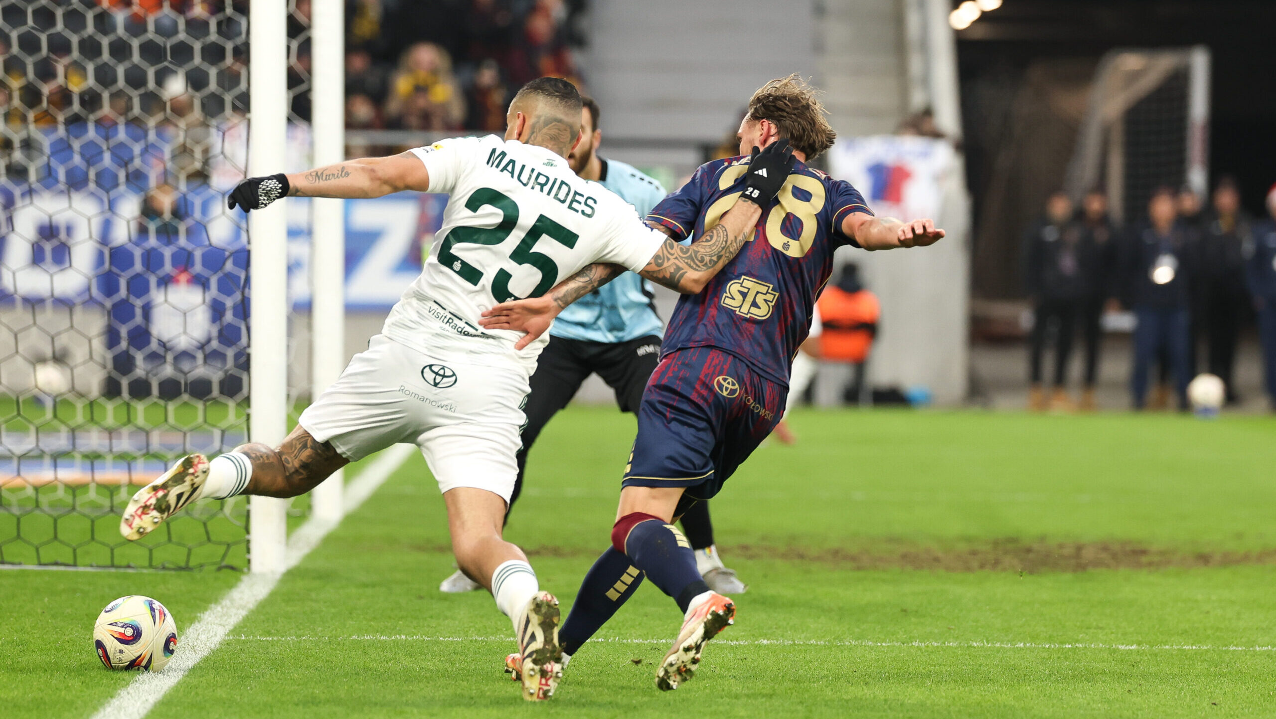 2025.12.06 Szczecin Stadion im. Floriana Krygiera
pilka nozna PKO Ekstraklasa sezon 2025/2026
Pogon Szczecin - Radomiak Radom
N/z Linus Wahlqvist Maurides Roque Junior
Foto Szymon Gorski / PressFocus

2025.12.06 Szczecin Stadion im. Floriana Krygiera
football Polish PKO Ekstraklasa season 2025/2026
Pogon Szczecin - Radomiak Radom
Linus Wahlqvist Maurides Roque Junior
Credit: Szymon Gorski / PressFocus