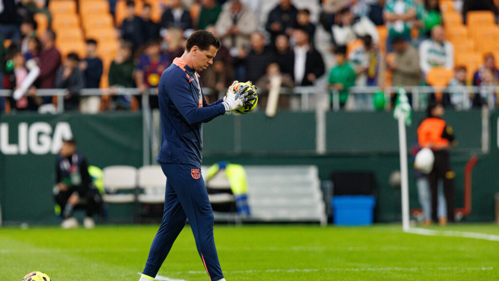 Wojciech Szczesny seen during LaLiga EA Sports game between teams of Real Betis Balompie and FC Barcelona, Barca Maciej Rogowski/Ball Raw Images Sevilla Estadio La Cartuja Spain Copyright: xMaciejxRogowskix maciejrogowski_betis_fcbarcelona_2526-018
2025.12.06 Sewilla
pilka nozna , liga hiszpanska
Real Betis Sewilla - FC Barcelona
Foto IMAGO/PressFocus

!!! POLAND ONLY !!!