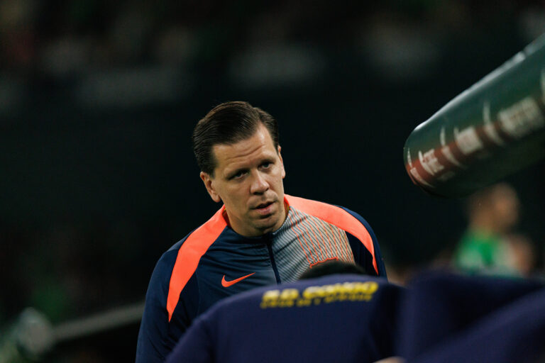 Wojciech Szczesny seen during LaLiga EA Sports game between teams of Real Betis Balompie and FC Barcelona, Barca Maciej Rogowski/Ball Raw Images Sevilla Estadio La Cartuja Spain Copyright: xMaciejxRogowskix maciejrogowski_betis_fcbarcelona_2526-142
2025.12.06 Sewilla
pilka nozna , liga hiszpanska
Real Betis Sewilla - FC Barcelona
Foto IMAGO/PressFocus

!!! POLAND ONLY !!!